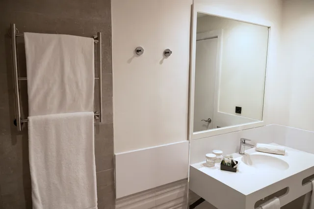غرفة ديلوكس بسرير مزدوج بإطلالة على البحر، Urh Sitges Playa Hotel 4/6