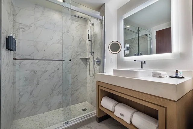 غرفة ديلوكس بسرير كينج لذوي الإعاقة، Westin Jersey City Newport 5/8