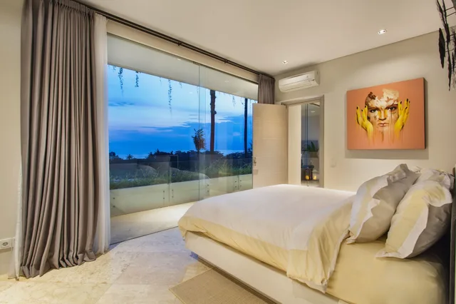 1.5 Bedrooms, 1 Double and 1 Single Bed, Side Ocean View، The Double View Mansions Bali 5/6
