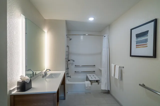 جناح استوديو بسرير كوين بمطبخ لذوي الإعاقة، Staybridge Suites Flowood 6/6