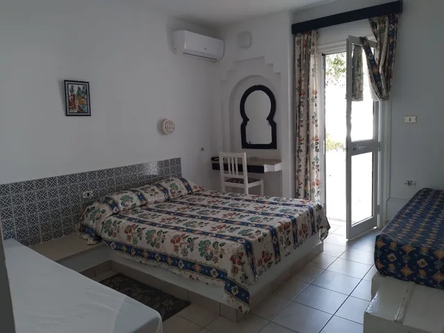 غرفة ثلاثية بسرير كوين وسرير فردي بشرفة، Hotel Le Beau Sejour 2/4