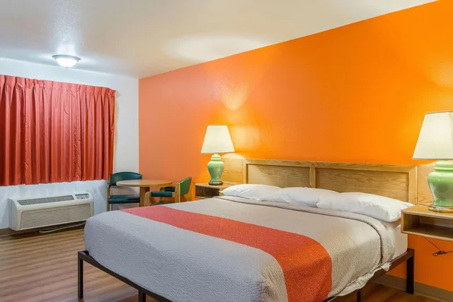 غرفة ديلوكس بسرير كينج، Motel6 Madras, OR 4/10