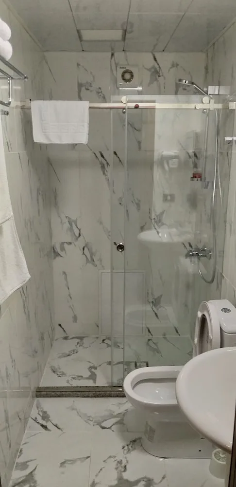 شقة بسرير كينج بإطلالة على الحديقة، DELUXE CITY HOTEL 9/9