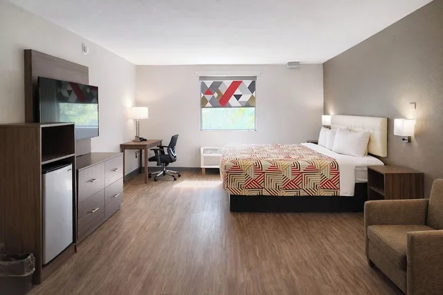 غرفة بسرير كينج للمدخنين، Motel6 Lake City, FL – Medical Center 2/10