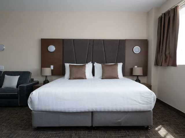 غرفة قياسية كبيرة بسرير كوين بمطبخ، Hotel Montreal Metropolitan, an Ascend Collection Hotel 5/10