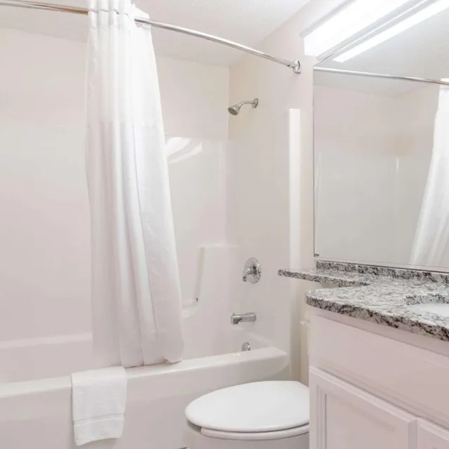 جناح بسرير كوين مع أريكة، SureStay Hotel by Best Western Christiansburg Blacksburg 2/3