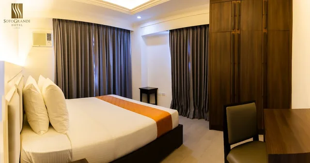 1 Bedroom, Suite, King Bed, Queen Bed, Meadows View، Sotogrande Hotel Iloilo 4/10