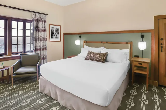 Deluxe, King Bed, Mountain View, The Omni Grove Park Inn 1/5