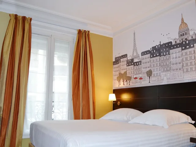 غرفة بسرير مزدوج، Exposition Tour Eiffel 2/8