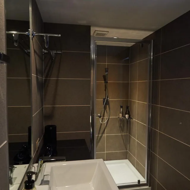 Room, Queen Bed, Conne Hotel 3/3