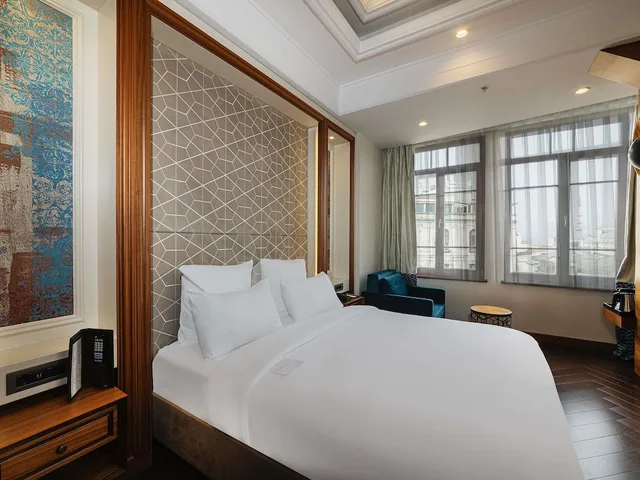 Junior Suite, King Bed, Mercure Istanbul Sirkeci 2/8