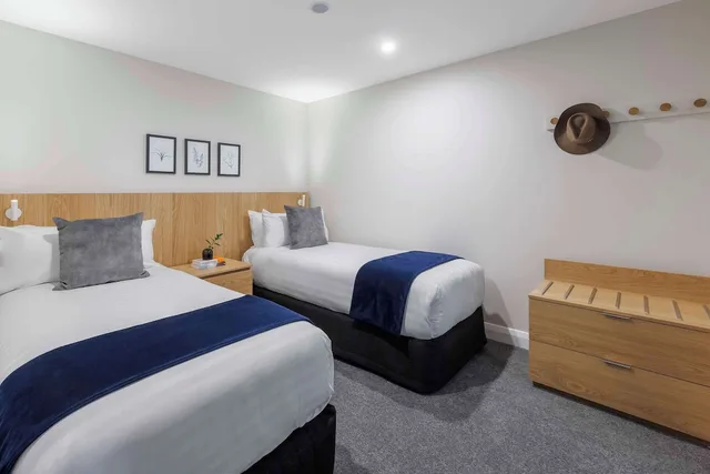 3 Bedrooms, Apartment, Twin Beds, 2 King Beds, Lake Side، Avani Queenstown Hotel 5/10