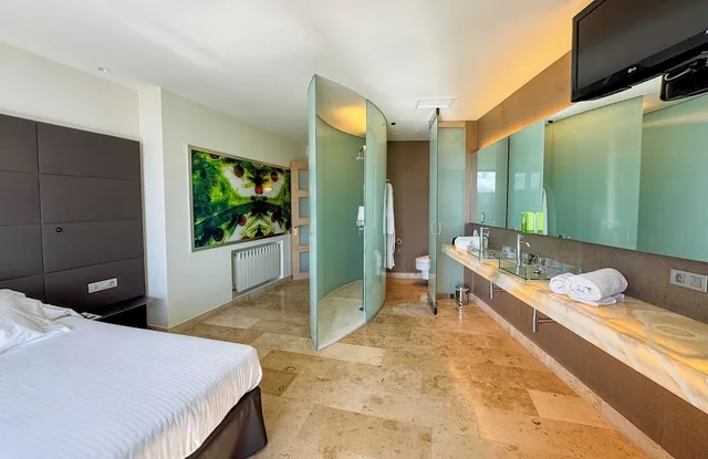 غرفة ديلوكس بسرير كينج، Sercotel Jardines de Uleta Suites 3/6