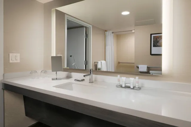 غرفة بسريرين مزدوجين، Houston Marriott Medical Center/Museum District 4/10