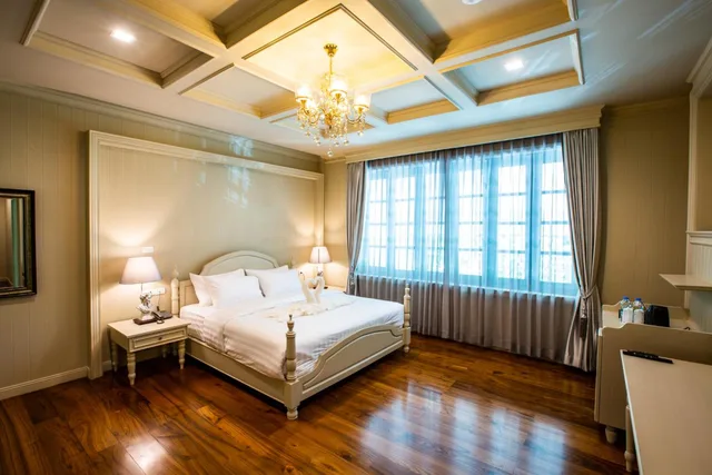 Suite, King Bed, Merchant Villa 1/8