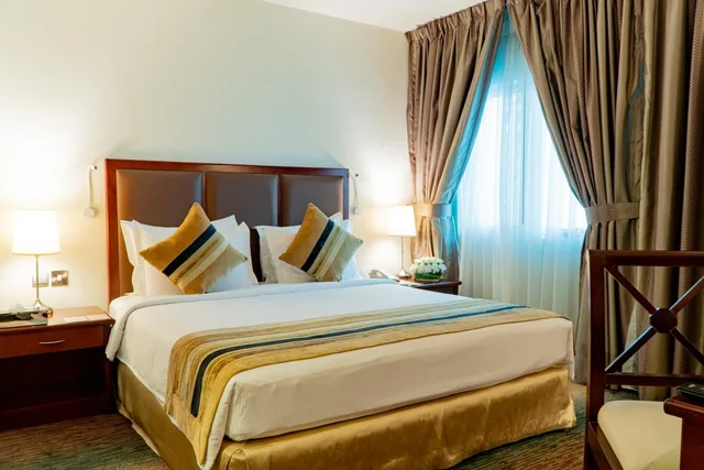 جناح بسرير كوين، Al Ain Palace Hotel 1/8