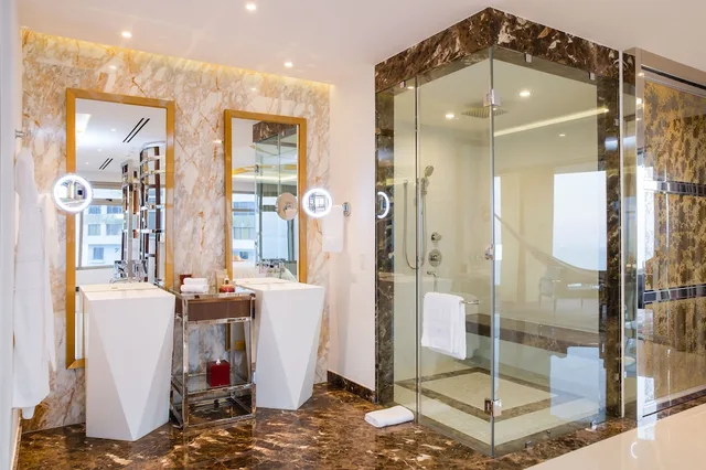 2 Bedrooms, Master, Suite, 1 King and 2 Double Beds, South Wing، Hotel Mousai Puerto Vallarta Adults Only 6/9