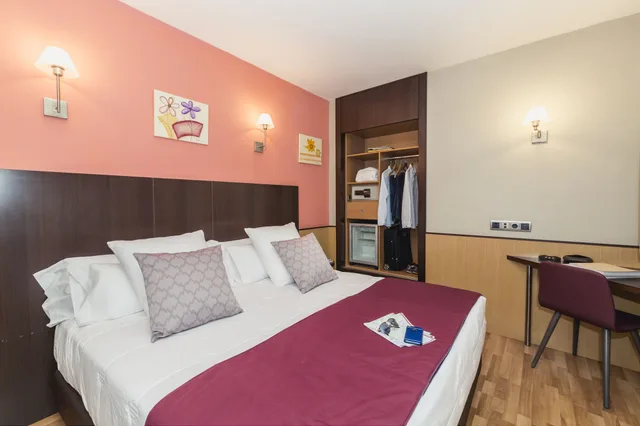 غرفة أساسية بسرير كينج في الطابق الأرضي، Hotel Ronda Lesseps 2/10