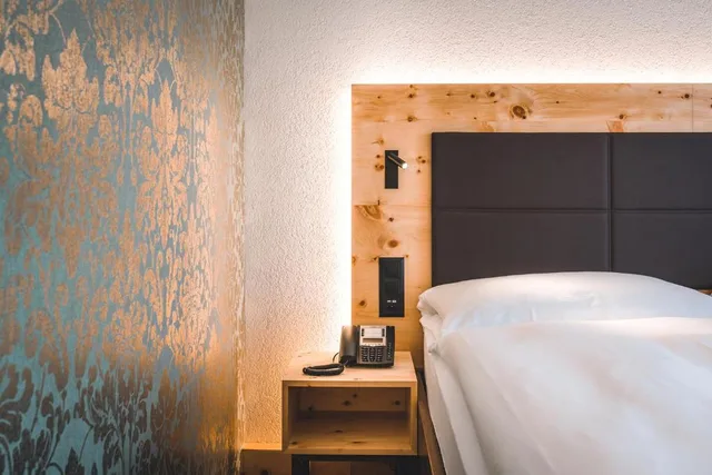 غرفة عصرية بسرير مزدوج، Laudinella Hotel 5/8