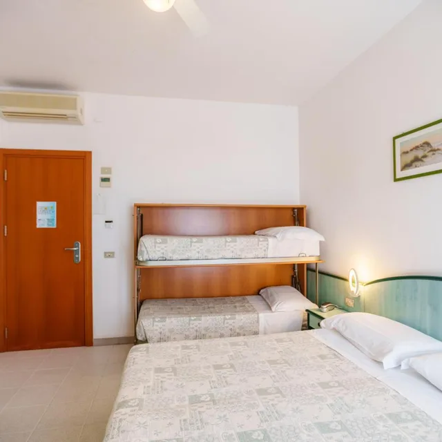 Room, Quadruple, Bunk Bed, Terrace, Hotel Astor 1/3
