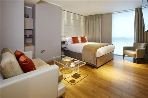 Superior One Bedroom Apartment Sofa Bed، Cheval Three Quays 1/1