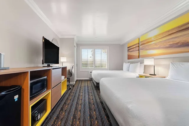 غرفة بريميير بسريرين كوين، Days Inn by Wyndham San Diego Hotel Circle 2/6