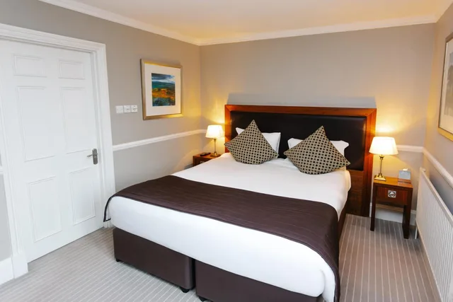 غرفة سوبيريور بسرير كينج، Hatton Court Hotel 2/5