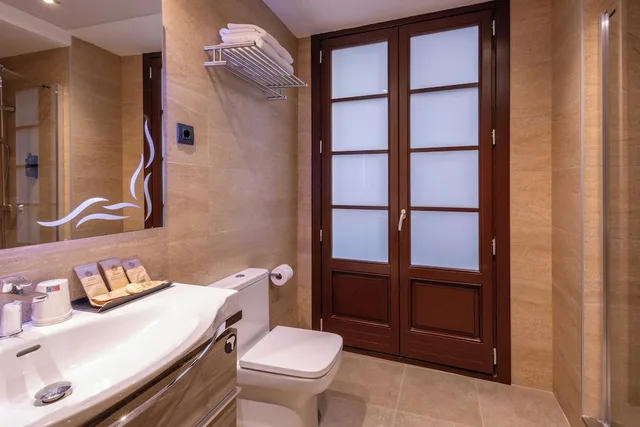 غرفة ثلاثية مفردة، Gran Hotel Barcino 5/7