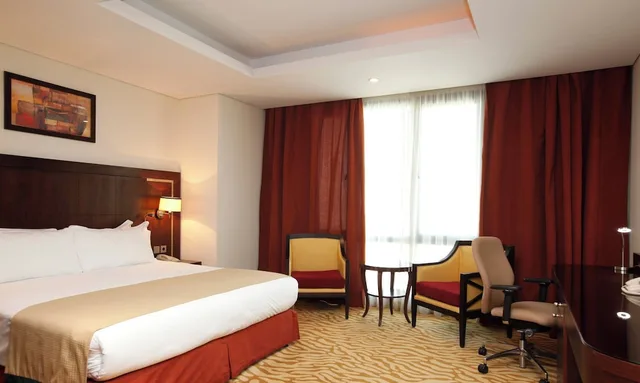 جناح بسرير كينج بإطلالة على المدينة، هوليداي إن - العليا(Holiday Inn Olaya) 7/10