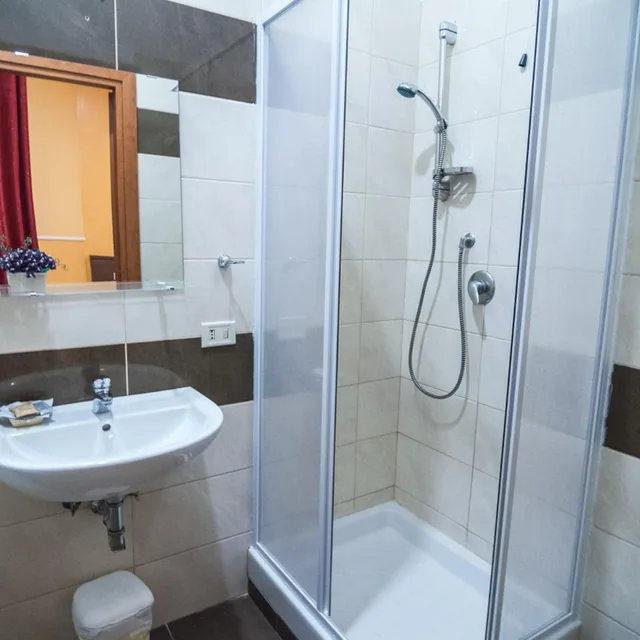 غرفة صغيرة مزدوجة، Hotel Leone 2/4