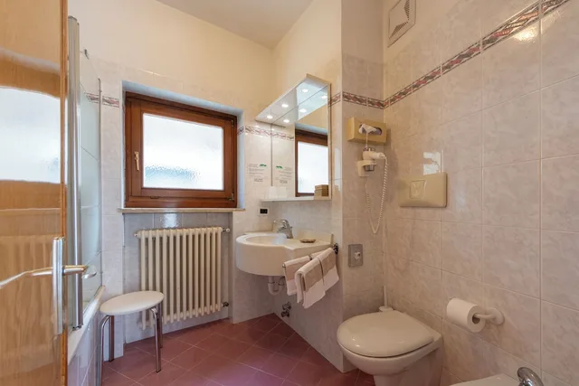 غرفة رباعية بسرير كوين وسريرين منفصلين، Hotel Oswald 5/7