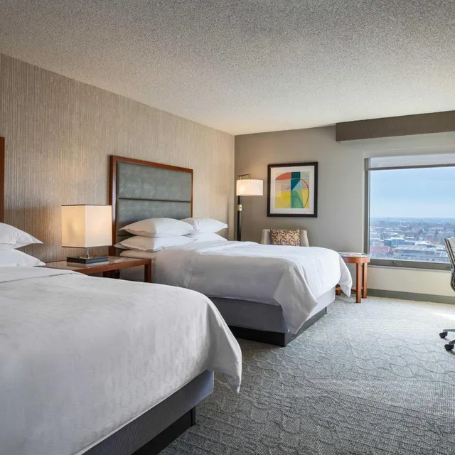 غرفة بسريرين كوين، Sheraton Kansas City Hotel At Crown Center 1/6