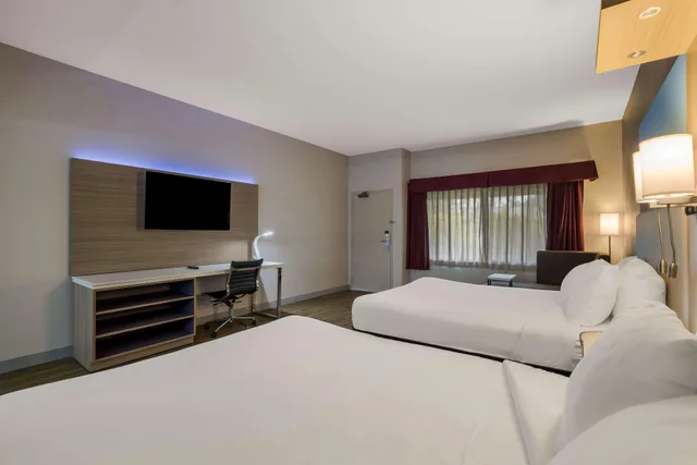 Room, 2 Queen Beds, Freeway Side، Best Western Diamond Bar Hotel & Suites 1/4