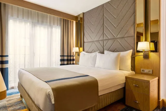 غرفة بسرير كينج لذوي الإعاقة، Days Inn by Wyndham Istanbul Bomonti 1/6