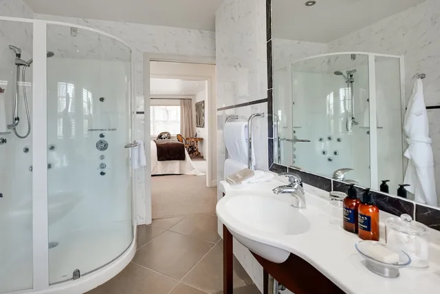 Cottage, Suite, King Bed، On The Point Lake Rotorua 7/7