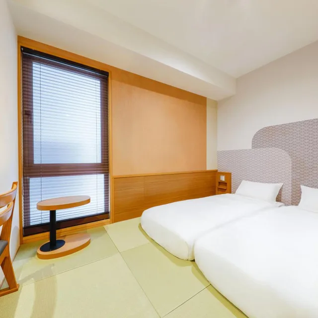 غرفة يابانية بسريرين منفصلين، Hop Inn Kyoto Shijo Omiya 1/5