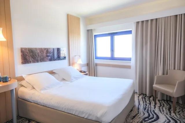 Classic, Queen Bed, City View, Pool Access، Thalazur Ouistreham 2/7