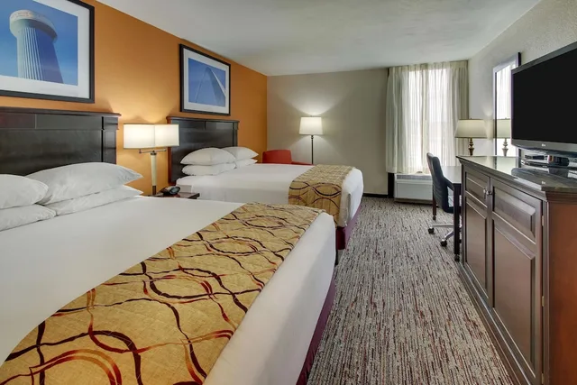 غرفة بسريرين كوين لذوي الإعاقة، Pear Tree Inn St Louis Arnold 1/5
