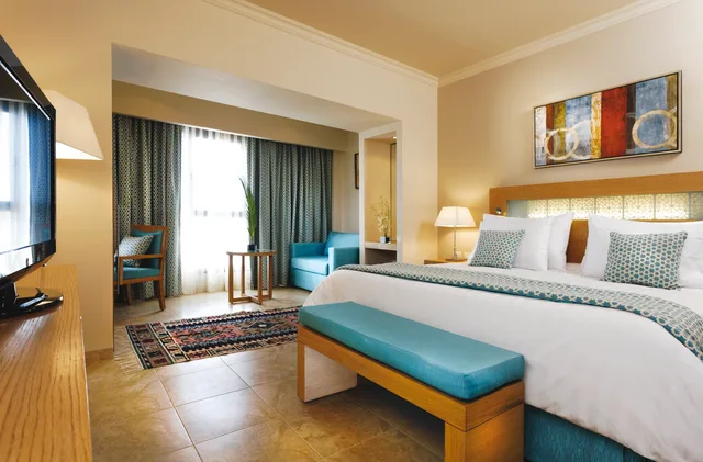 غرفة عائلية بسرير مزدوج بإطلالة على الجبل، Movenpick Waterpark Resort and Spa Soma Bay 1/4
