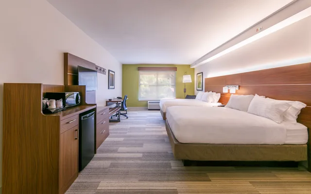 غرفة بسريرين لذوي الإعاقة، Holiday Inn Express Gatlinburg Downtown 2/5