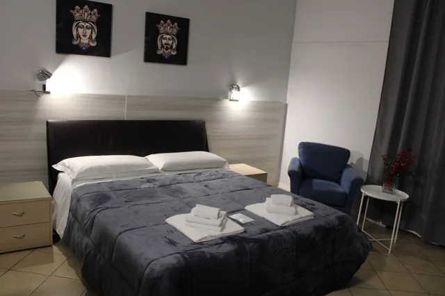 غرفة كومفورت رباعية بسرير كوين وسريرين منفصلين، Hotel Trieste 5/7