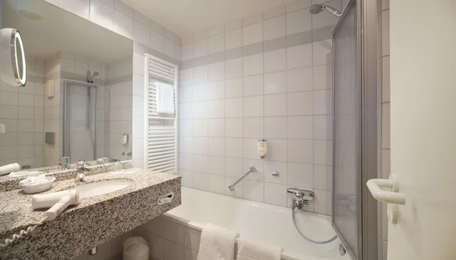 غرفة بسريرين منفصلين، Harzer Kultur- & Kongresshotel Wernigerode 2/2