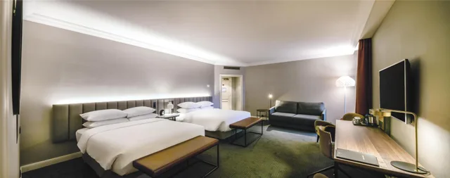 Family, Queen Bed, Hilton Brussels Grand Place 2/2