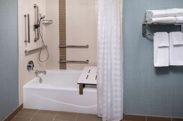 غرفة بسريرين كوين مع أريكة لذوي الإعاقة، Hyatt Place Mount Pleasant Towne Centre 2/2