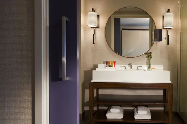 Essential, King Bed, High Floor، Hotel Palomar Phoenix A Kimpton Hotel 6/6