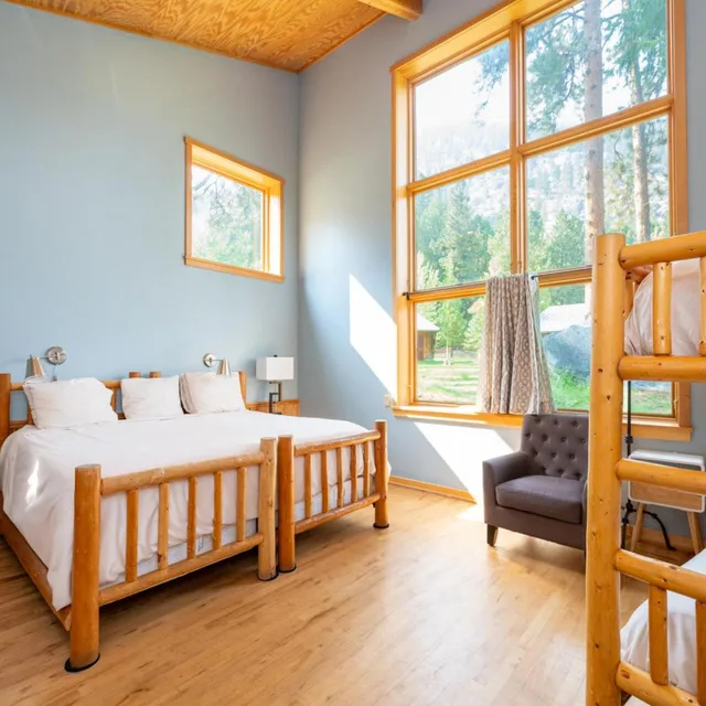 كابينة بسرير كينج لذوي الإعاقة، Sleeping Lady Mountain Resort 1/3