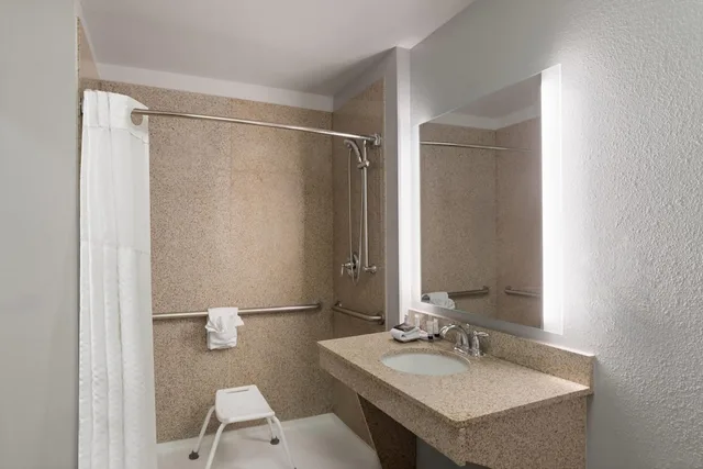 غرفة بسرير كينج لذوي الإعاقة، La Quinta Inn And Suites By Wyndham Tucumcari 3/4