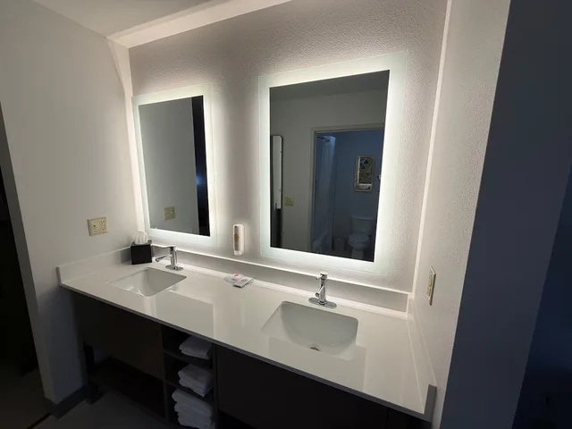 غرفة بسرير كينج لذوي الإعاقة، Summerset Hotel and Suites Rapid City West 7/7