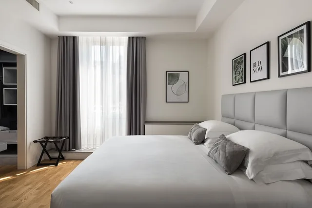 Deluxe, Twin Beds, At 41 1/8