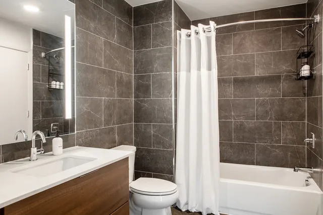 شقة كلاسيكية بسرير كينج بإطلالة على النهر بشرفة بغرفة نوم واحدة مع أريكة، Kasa Austin 2nd Street Apartments 4/9